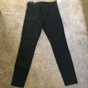 Black skinny pants